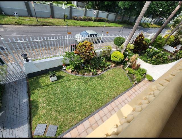 3 BEDROOM TOWNHOUSE FOR SALE IN MANABA BEACH